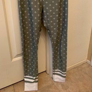 Sarah's Day White Fox Boutique White Jasmine Leggings S Olive Crop